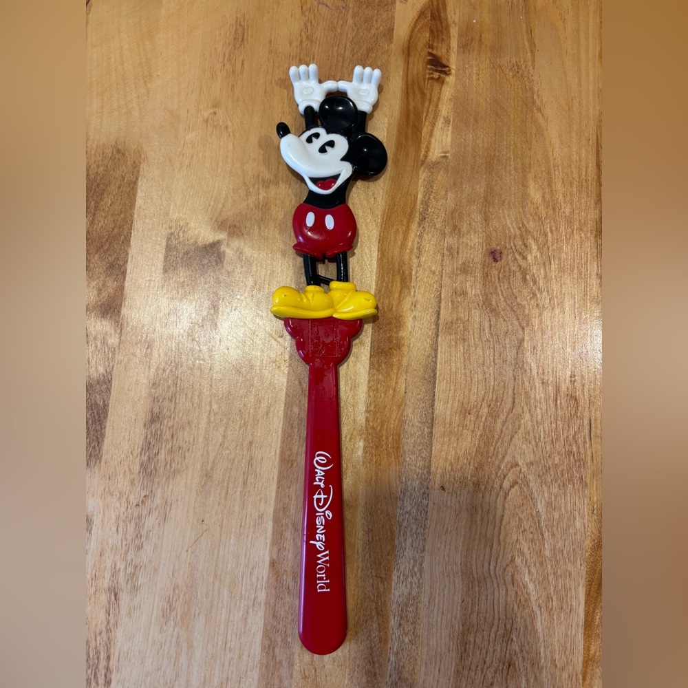 Vintage Walt Disney World Mickey Mouse Back Scratcher Park Souvenir
